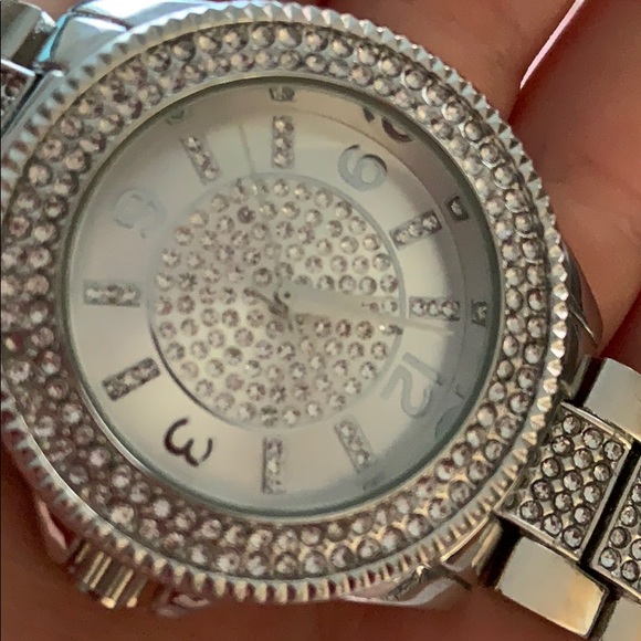 A barely worn Watch - Picture 2 of 4